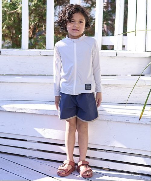 b・ROOM（ビールーム）の「【SWIM】【UV加工】フルジップメッシュラッシュガード（ラッシュガード・キッズ・ブルーグレー/チャコール/グレイッシュベージュ/ダークブラウン・130cm/110cm/100cm/120cm）」の12枚目の写真