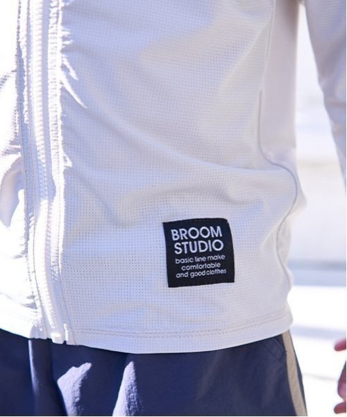 b・ROOM（ビールーム）の「【SWIM】【UV加工】フルジップメッシュラッシュガード（ラッシュガード・キッズ・ブルーグレー/チャコール/グレイッシュベージュ/ダークブラウン・130cm/110cm/100cm/120cm）」の14枚目の写真