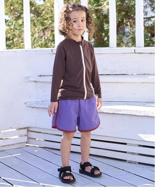 b・ROOM（ビールーム）の「【SWIM】【UV加工】フルジップメッシュラッシュガード（ラッシュガード・キッズ・ブルーグレー/チャコール/グレイッシュベージュ/ダークブラウン・130cm/110cm/100cm/120cm）」の15枚目の写真