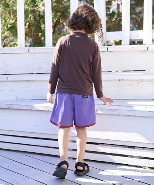 b・ROOM（ビールーム）の「【SWIM】【UV加工】フルジップメッシュラッシュガード（ラッシュガード・キッズ・ブルーグレー/チャコール/グレイッシュベージュ/ダークブラウン・130cm/110cm/100cm/120cm）」の16枚目の写真