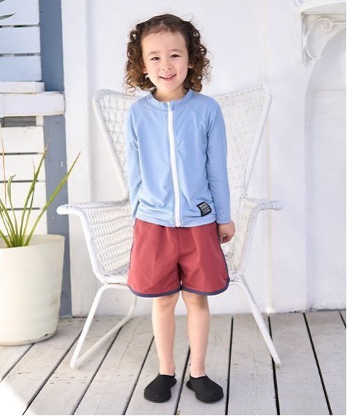 b・ROOM（ビールーム）の「【SWIM】【UV加工】フルジップメッシュラッシュガード（ラッシュガード・キッズ・ブルーグレー/チャコール/グレイッシュベージュ/ダークブラウン・130cm/110cm/100cm/120cm）」の17枚目の写真