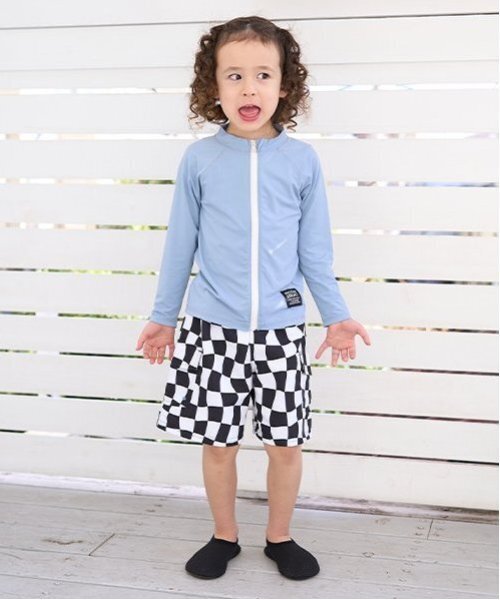 b・ROOM（ビールーム）の「【SWIM】【UV加工】フルジップメッシュラッシュガード（ラッシュガード・キッズ・ブルーグレー/チャコール/グレイッシュベージュ/ダークブラウン・130cm/110cm/100cm/120cm）」の18枚目の写真