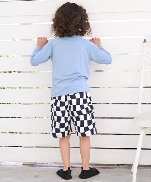 b・ROOM（ビールーム）の「【SWIM】【UV加工】フルジップメッシュラッシュガード（ラッシュガード・キッズ・ブルーグレー/チャコール/グレイッシュベージュ/ダークブラウン・130cm/110cm/100cm/120cm）」の19枚目の写真