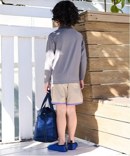 b・ROOM（ビールーム）の「【SWIM】【UV加工】フルジップメッシュラッシュガード（ラッシュガード・キッズ・ブルーグレー/チャコール/グレイッシュベージュ/ダークブラウン・130cm/110cm/100cm/120cm）」の21枚目の写真