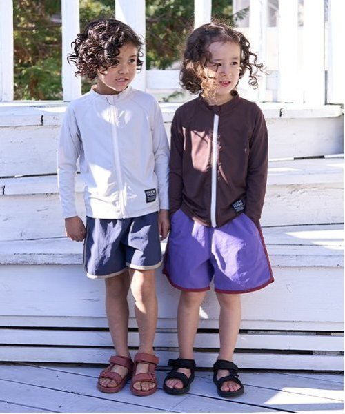 b・ROOM（ビールーム）の「【SWIM】【UV加工】フルジップメッシュラッシュガード（ラッシュガード・キッズ・ブルーグレー/チャコール/グレイッシュベージュ/ダークブラウン・130cm/110cm/100cm/120cm）」の22枚目の写真