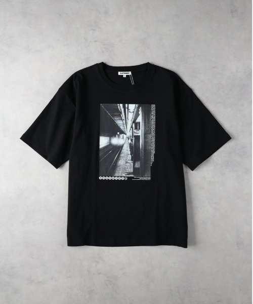 Right-on(ライトオン)の「Other(ソノタ)【メンズ】モノトーンフォトTシャツ(Tシャツ/カットソー・メンズ・ブラック/グレー/ホワイト・M/XL/L)」の4枚目の写真