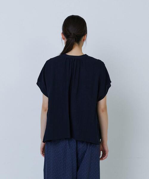 LOISIR（ロワズィール）の「【2WAY】レーヨンリネンスラブローンブラウス（シャツ/ブラウス・レディース・キナリ/ネイビー・FREE）」の16枚目の写真
