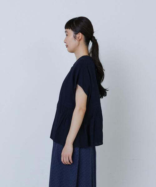 LOISIR（ロワズィール）の「【2WAY】レーヨンリネンスラブローンブラウス（シャツ/ブラウス・レディース・キナリ/ネイビー・FREE）」の18枚目の写真