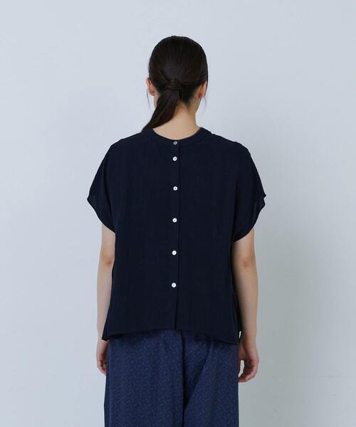LOISIR（ロワズィール）の「【2WAY】レーヨンリネンスラブローンブラウス（シャツ/ブラウス・レディース・キナリ/ネイビー・FREE）」の19枚目の写真