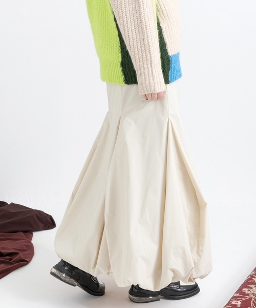 AULA AILA（アウラアイラ）の「マーメイドバルーンスカート（スカート・レディース・アイボリー/ブラック/ブラウン・0/1）」の17枚目の写真