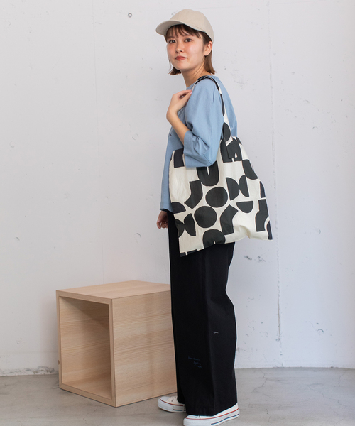 POU DOU DOU（プードゥドゥ）の「アートプリントトートバッグ（エコバッグ/サブバッグ・レディース・ダークグレー/ブルー・フリー）」の12枚目の写真