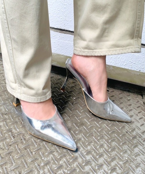 R&E(アールアンドイー)の「【25SS新作】【R&E】ポインテッドトゥミュールパンプス(パンプス・レディース・シルバー/アイボリー/ブラック・L/M/S/LL)」の4枚目の写真