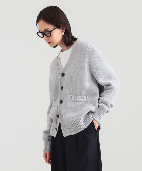 Demi-Luxe BEAMS（デミルクス ビームス）の「【別注】SLOANE / 5ゲージ Vネック カーディガン（カーディガン/ボレロ・レディース・グレー/イエロー・1/2）」の6枚目の写真