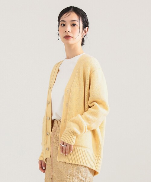 Demi-Luxe BEAMS（デミルクス ビームス）の「【別注】SLOANE / 5ゲージ Vネック カーディガン（カーディガン/ボレロ・レディース・グレー/イエロー・1/2）」の11枚目の写真