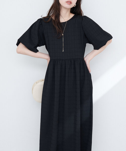 natural couture（ナチュラルクチュール）の「【WEB限定】シャーリングチェックパフスリーブワンピース（ワンピース・レディース・ブラック/ベージュ/ラベンダー/グリーン系その他・FREE）」の8枚目の写真