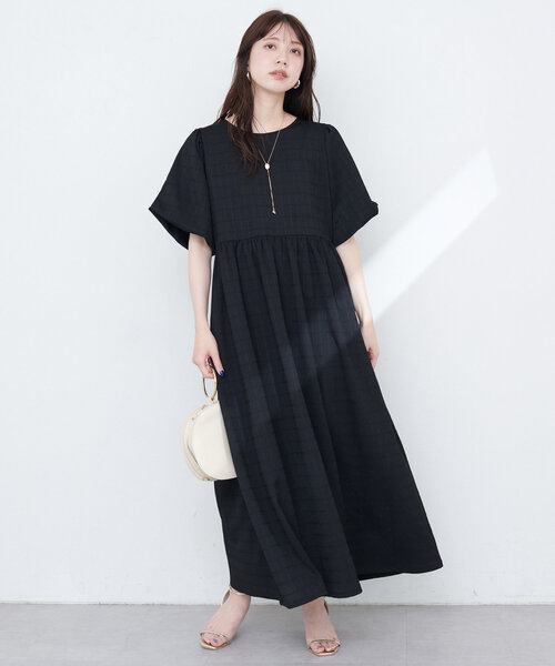 natural couture(ナチュラルクチュール)の「【WEB限定】シャーリングチェックパフスリーブワンピース(ワンピース・レディース・ブラック/ベージュ/ラベンダー/グリーン系その他・FREE)」の5枚目の写真