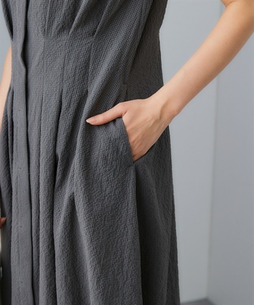 7days Life Styling（セブンデイズライフスタイリング）の「シアサッカータックデザインノースリーブシャツワンピース（ワンピース・レディース・ベージュ/チャコール・M/L/LL）」の16枚目の写真