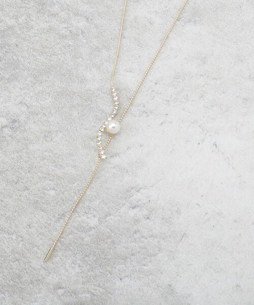 OPAQUE.CLIP（オペークドットクリップ）の「ニュアンスビジューバー×フェイクパールスライドネックレス（ネックレス・レディース・ゴールド/シルバー・00）」の5枚目の写真