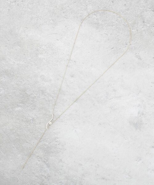 OPAQUE.CLIP（オペークドットクリップ）の「ニュアンスビジューバー×フェイクパールスライドネックレス（ネックレス・レディース・ゴールド/シルバー・00）」の6枚目の写真