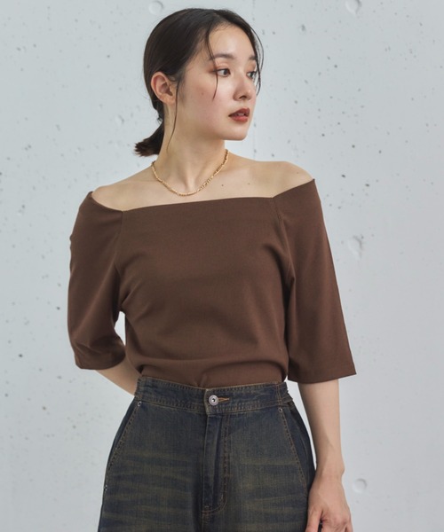 Doux archives(ドゥアルシーヴ)の「オフショル5分袖カットソー(Tシャツ/カットソー・レディース・ワイン/ブラック/ブラウン・FREE)」の1枚目の写真