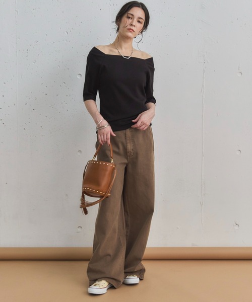 Doux archives(ドゥアルシーヴ)の「オフショル5分袖カットソー(Tシャツ/カットソー・レディース・ワイン/ブラック/ブラウン・FREE)」の6枚目の写真