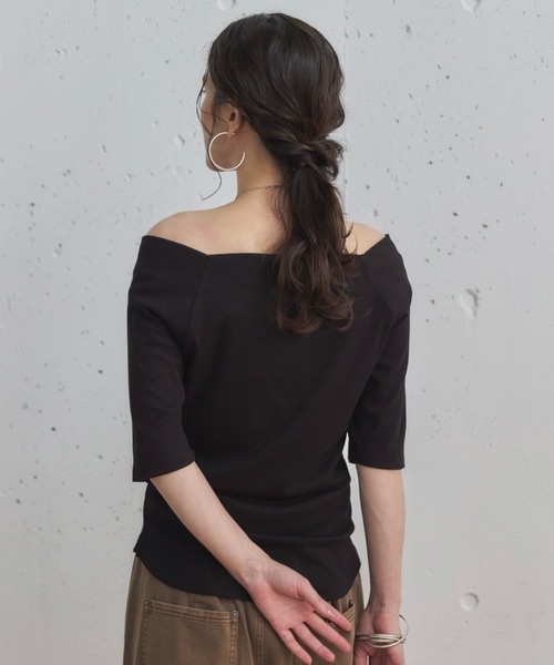Doux archives(ドゥアルシーヴ)の「オフショル5分袖カットソー(Tシャツ/カットソー・レディース・ワイン/ブラック/ブラウン・FREE)」の21枚目の写真