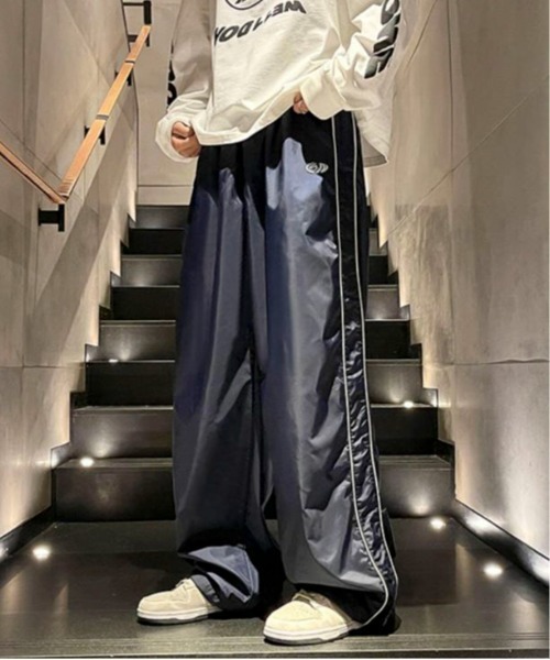 link lot(リンクロット)の「サイドラインイージーワイドナイロントラックパンツ(その他パンツ・メンズ・ライトグレー/ネイビー/ブラック・M)」の20枚目の写真