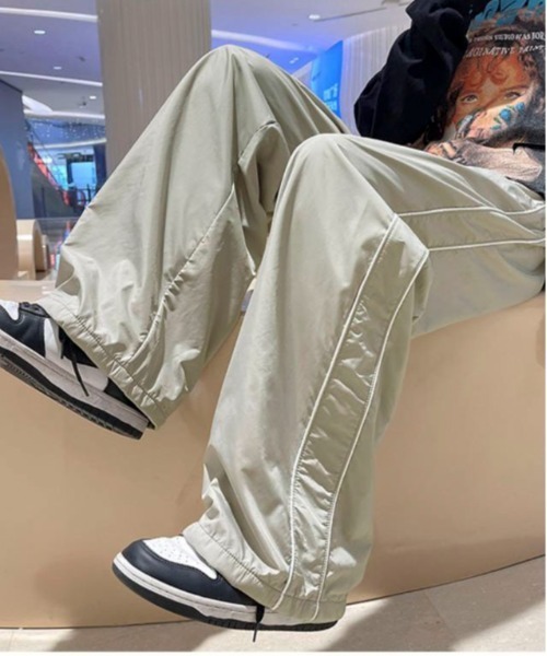 link lot(リンクロット)の「サイドラインイージーワイドナイロントラックパンツ(その他パンツ・メンズ・ライトグレー/ネイビー/ブラック・M)」の16枚目の写真