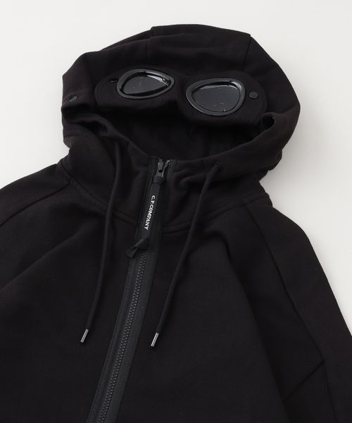 C.P. COMPANY(シーピーカンパニー)の「C.P. Company / シーピーカンパニー SWSHRT HDD OPEN IN DIAG RSD FLC(パーカー・メンズ・ブラック・MEDIUM/SMALL/X-SMALL)」の3枚目の写真