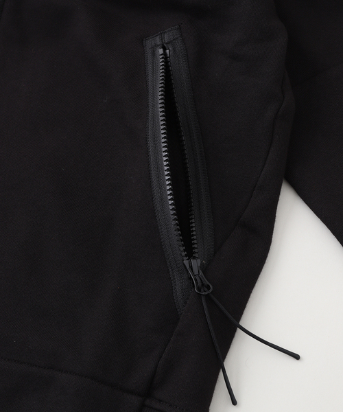 C.P. COMPANY(シーピーカンパニー)の「C.P. Company / シーピーカンパニー SWSHRT HDD OPEN IN DIAG RSD FLC(パーカー・メンズ・ブラック・MEDIUM/SMALL/X-SMALL)」の5枚目の写真