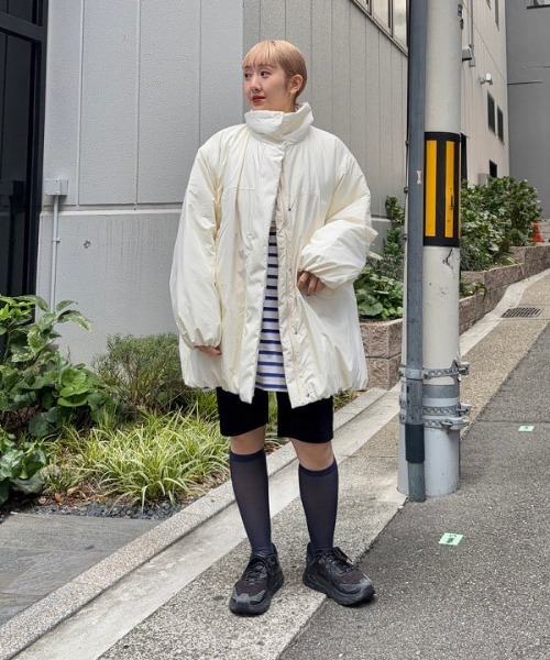 Ray BEAMS(レイビームス)の「中綿 スタンドカラー ボリューム ブルゾン(ブルゾン・レディース・オフホワイト/ブラック・0/1)」の3枚目の写真