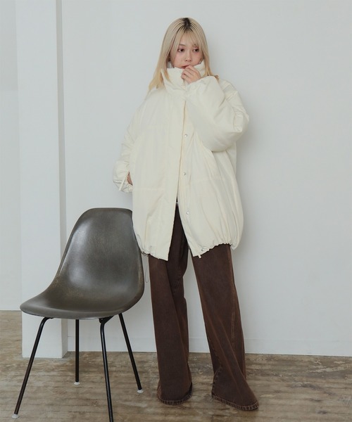 Ray BEAMS(レイビームス)の「中綿 スタンドカラー ボリューム ブルゾン(ブルゾン・レディース・オフホワイト/ブラック・0/1)」の7枚目の写真