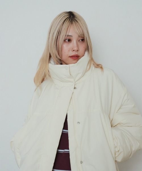 Ray BEAMS(レイビームス)の「中綿 スタンドカラー ボリューム ブルゾン(ブルゾン・レディース・オフホワイト/ブラック・0/1)」の9枚目の写真