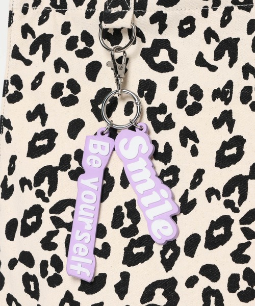 GLOBAL WORK（グローバルワーク）の「推しごとチャーム付きトート/577674（トートバッグ・レディース・レオパード/ブラック/ナチュラル・ONE SIZE）」の11枚目の写真