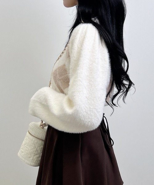 INGNI（イング）の「ビジュー付アーガイル柄フェザーニット（ニット/セーター・レディース・ワイン系2/ホワイト系/グレー×ホワイト・M）」の5枚目の写真