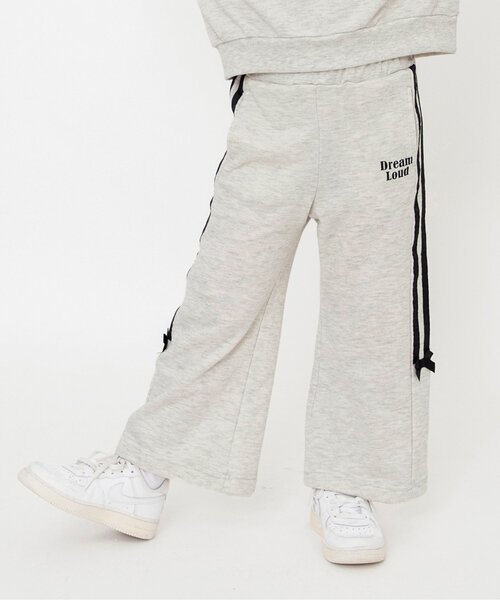 BREEZE(ブリーズ)の「【WEB限定/ジュニア対応】リボンラインパンツ(セットアップ可)(スウェットパンツ・キッズ・ブラック/アイボリー・90/100/110/120/130/140)」の1枚目の写真