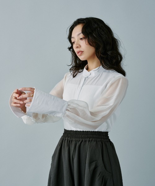 terrace(テラス)の「ロングカフスオーガンジースリーブブラウス(シャツ/ブラウス・レディース・オフホワイト/チャコールグレー/ブラック/ライム・MEDIUM)」の10枚目の写真