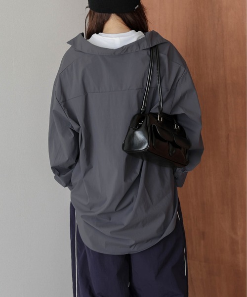 AMELY(エミリー)の「ドライタッチライトシャツ(シャツ/ブラウス・レディース・ブラウン/ブラック/ベージュ/チャコールグレー・フリー)」の8枚目の写真