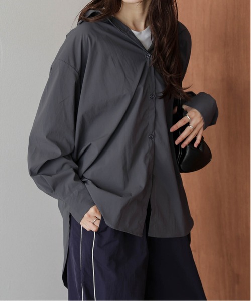 AMELY(エミリー)の「ドライタッチライトシャツ(シャツ/ブラウス・レディース・ブラウン/ブラック/ベージュ/チャコールグレー・フリー)」の9枚目の写真
