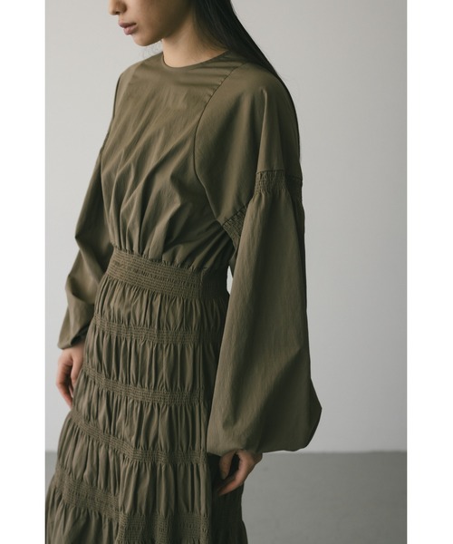 STYLEMIXER(スタイルミキサー)の「シャーリングフォルムワンピース(ワンピース・レディース・ブラック/カーキ・SMALL/MEDIUM)」の17枚目の写真