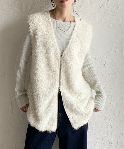 She's Closet(シーズクローゼット)の「深Vネックフェザーヤーンダブルジップシャギーニットベスト(ベスト・レディース・ブラウン/アイボリー/ブラック/グレー・FREE)」の5枚目の写真