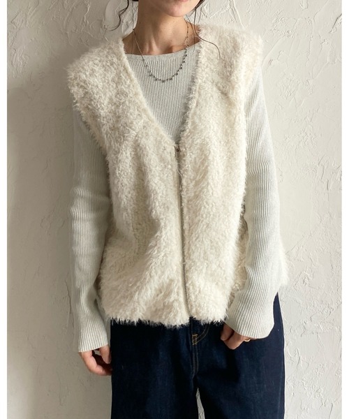 She's Closet(シーズクローゼット)の「深Vネックフェザーヤーンダブルジップシャギーニットベスト(ベスト・レディース・ブラウン/アイボリー/ブラック/グレー・FREE)」の7枚目の写真