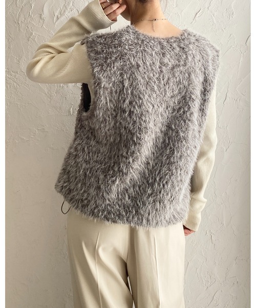 She's Closet(シーズクローゼット)の「深Vネックフェザーヤーンダブルジップシャギーニットベスト(ベスト・レディース・ブラウン/アイボリー/ブラック/グレー・FREE)」の9枚目の写真
