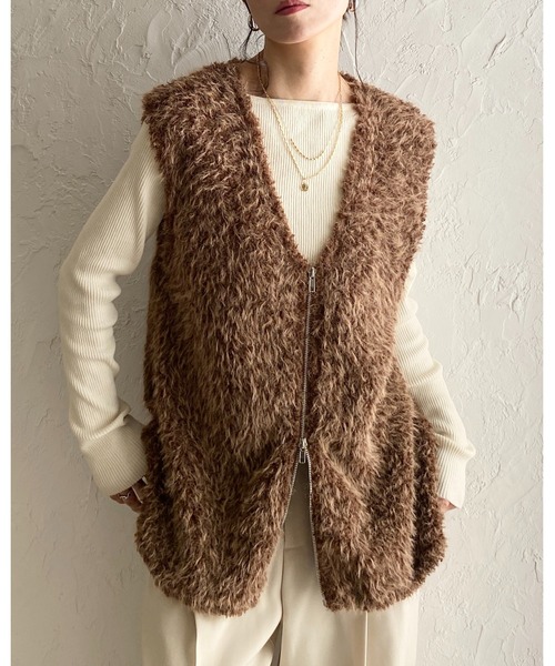 She's Closet(シーズクローゼット)の「深Vネックフェザーヤーンダブルジップシャギーニットベスト(ベスト・レディース・ブラウン/アイボリー/ブラック/グレー・FREE)」の6枚目の写真