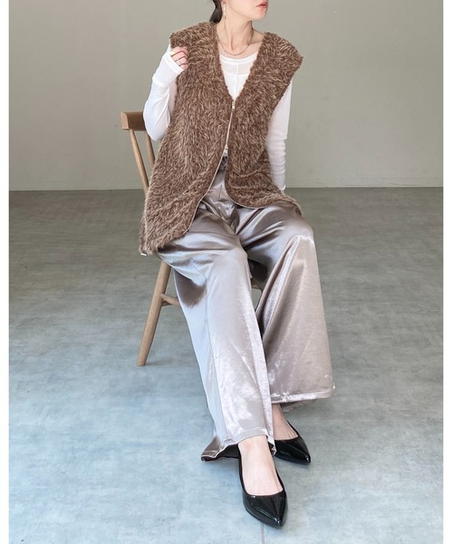 She's Closet(シーズクローゼット)の「深Vネックフェザーヤーンダブルジップシャギーニットベスト(ベスト・レディース・ブラウン/アイボリー/ブラック/グレー・FREE)」の15枚目の写真