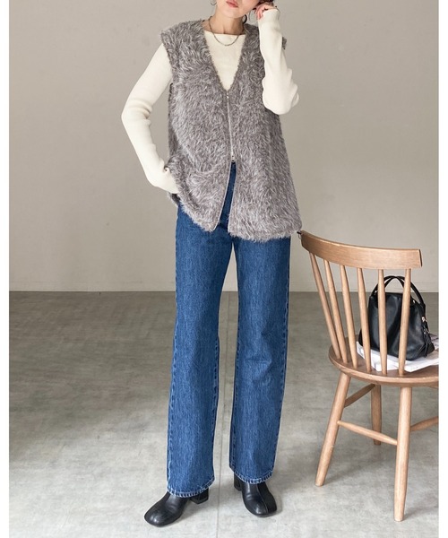 She's Closet（シーズクローゼット）の「深Vネックフェザーヤーン