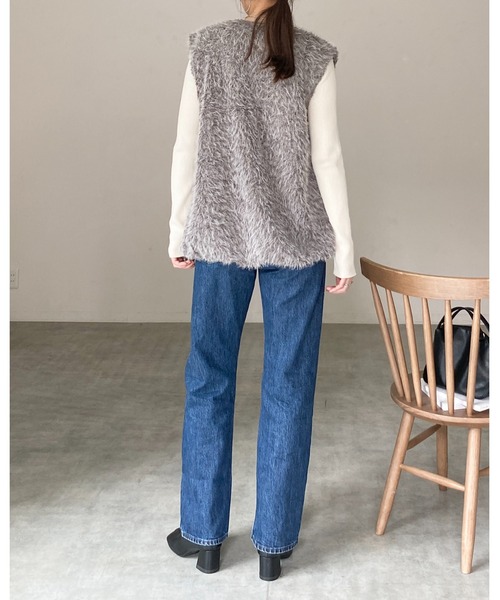 She's Closet(シーズクローゼット)の「深Vネックフェザーヤーンダブルジップシャギーニットベスト(ベスト・レディース・ブラウン/アイボリー/ブラック/グレー・FREE)」の19枚目の写真