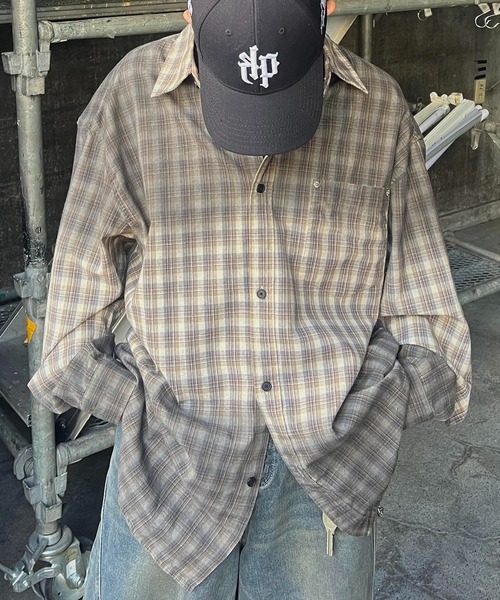 ILL'S（イルズ）の「AW グラデーション チェック 長袖シャツ メンズ レディース ユニセックス 【ILL'S】（シャツ/ブラウス・メンズ・レッド/グレー・M/L）」の2枚目の写真