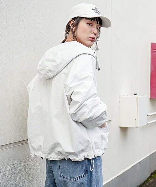 solamonat poche(ソラモナポッシェ)の「馬布×ウェザー リバーシブル マウンテンジャケット(マウンテンパーカー・レディース・ブラック/ホワイト・2.0)」の1枚目の写真