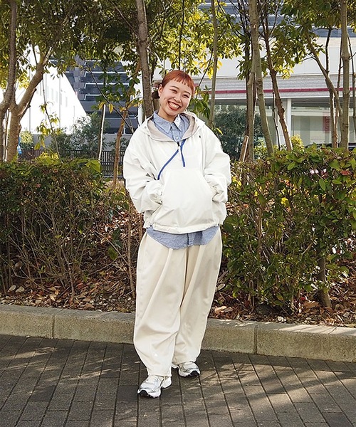 solamonat poche(ソラモナポッシェ)の「馬布×ウェザー リバーシブル マウンテンジャケット(マウンテンパーカー・レディース・ブラック/ホワイト・2.0)」の4枚目の写真